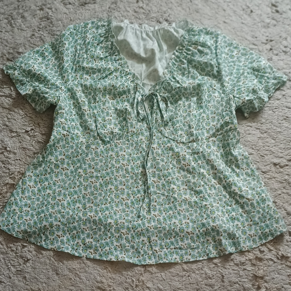 Chic Floral Green Blouse
